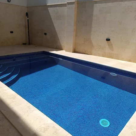 Modern With Ensuite - Valley View And Pool Πανσιόν