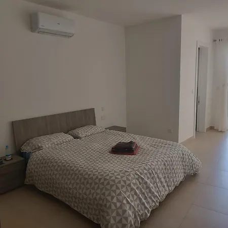 Πανσιόν Modern With Ensuite - Valley View And Pool