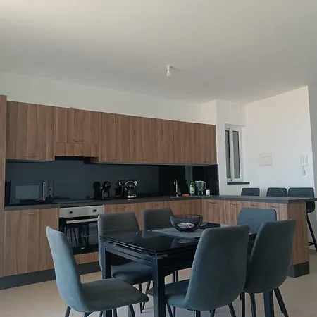 بيت ضيافة Modern With Ensuite And Ac - Sea View And Comunal Pool نادور