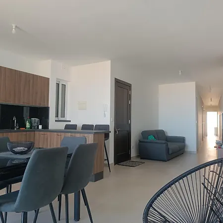 Modern With Ensuite And Ac - Sea View And Comunal Pool نادور