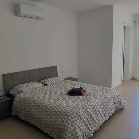 Vendégház Modern With Ensuite - Valley View And Pool Nadur