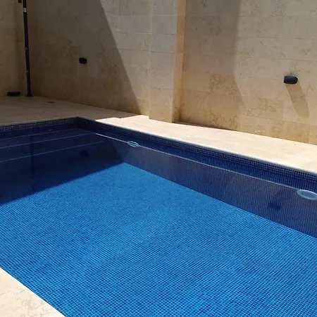 بيت ضيافة Modern With Ensuite And Ac - Sea View And Comunal Pool