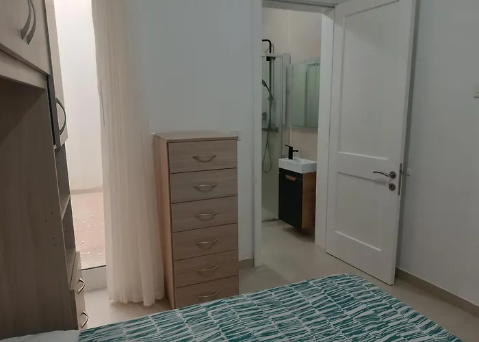 Modern With Ensuite - Valley View And Pool