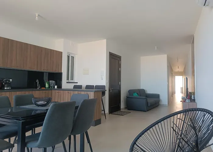 Modern With Ensuite - Valley View And Pool Nadur